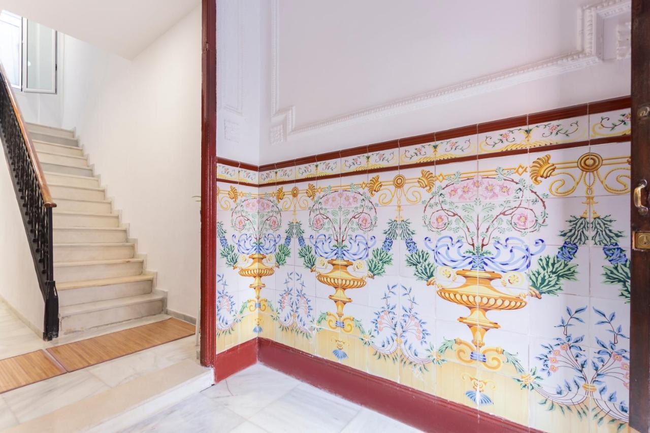 Sanders Lavender - Delightful Two-Bedroom Apartment Downtown Málaga Buitenkant foto