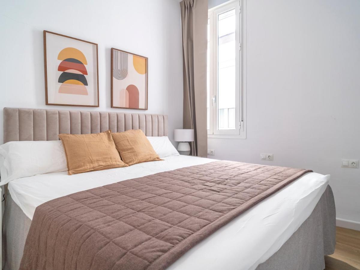 Sanders Lavender - Delightful Two-Bedroom Apartment Downtown Málaga Buitenkant foto