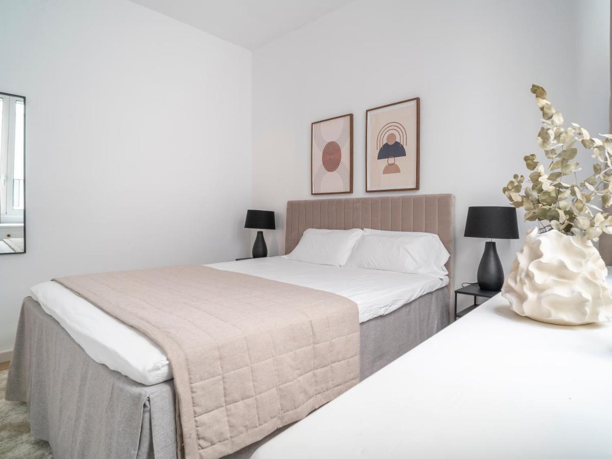 Sanders Lavender - Delightful Two-Bedroom Apartment Downtown Málaga Buitenkant foto